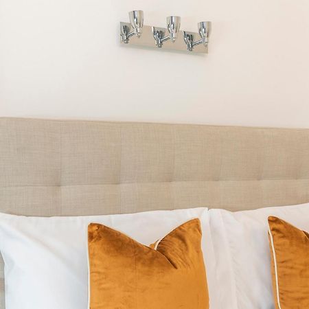 2 Min Walk Earls Court Station - Luxury 2 Bedroom Flat Londres Exterior foto