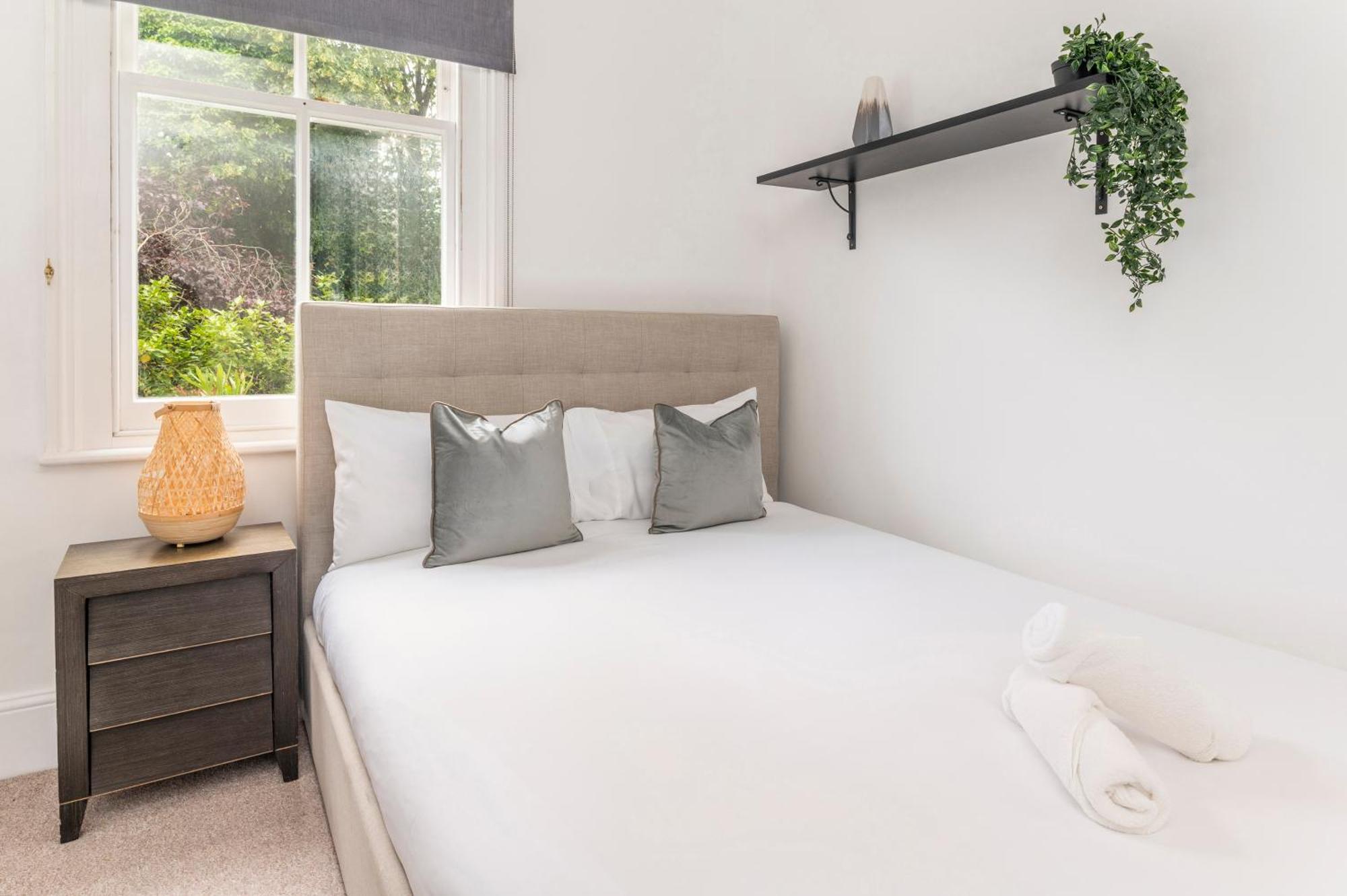 2 Min Walk Earls Court Station - Luxury 2 Bedroom Flat Londres Exterior foto
