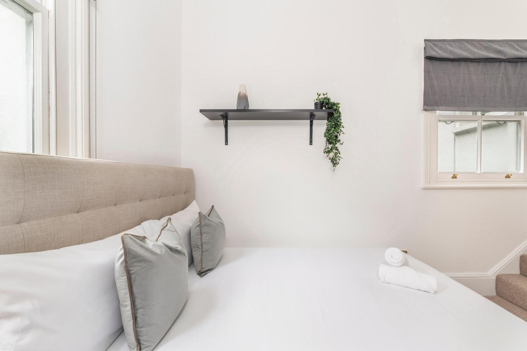 2 Min Walk Earls Court Station - Luxury 2 Bedroom Flat Londres Exterior foto