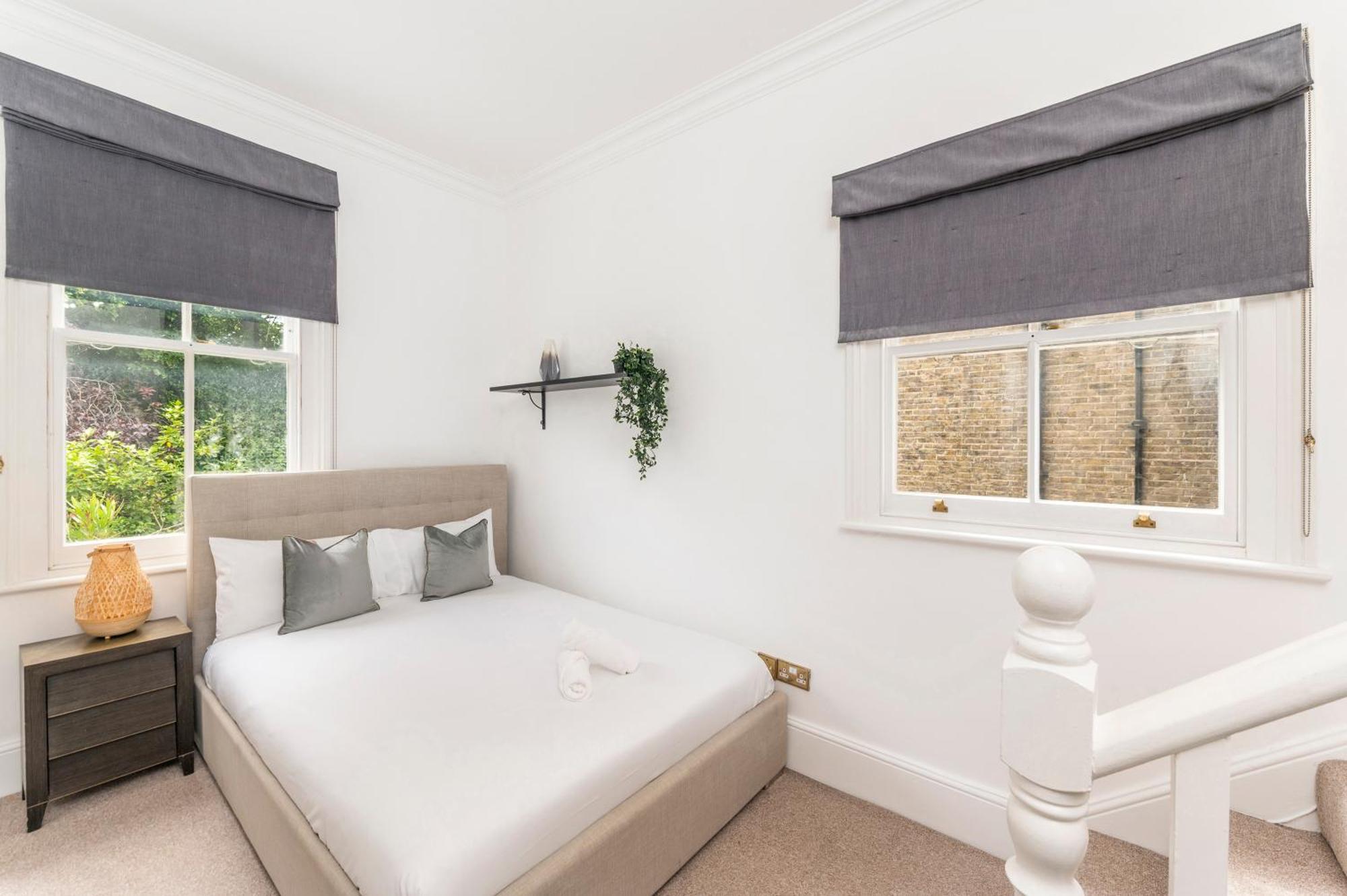 2 Min Walk Earls Court Station - Luxury 2 Bedroom Flat Londres Exterior foto