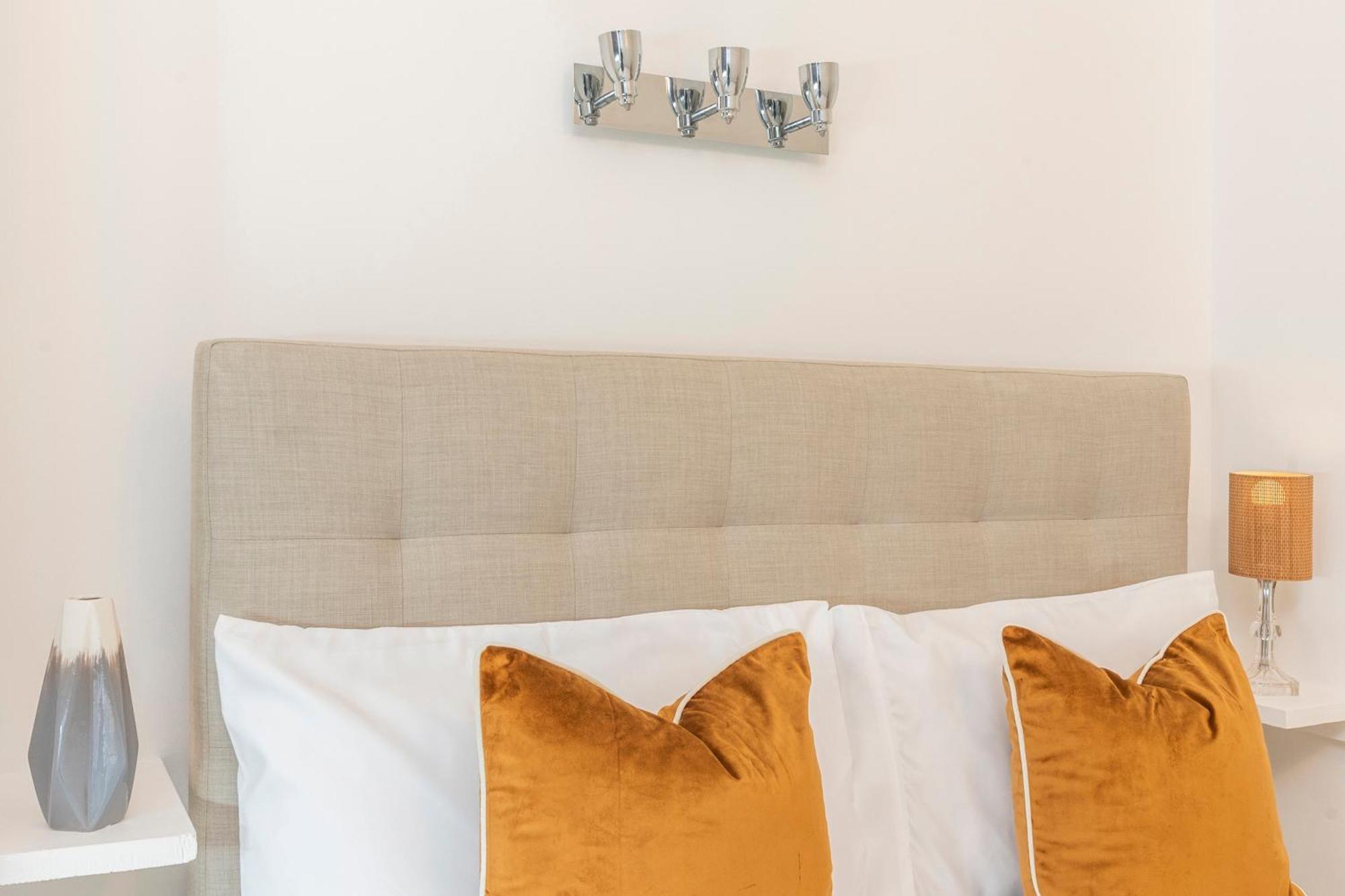 2 Min Walk Earls Court Station - Luxury 2 Bedroom Flat Londres Exterior foto