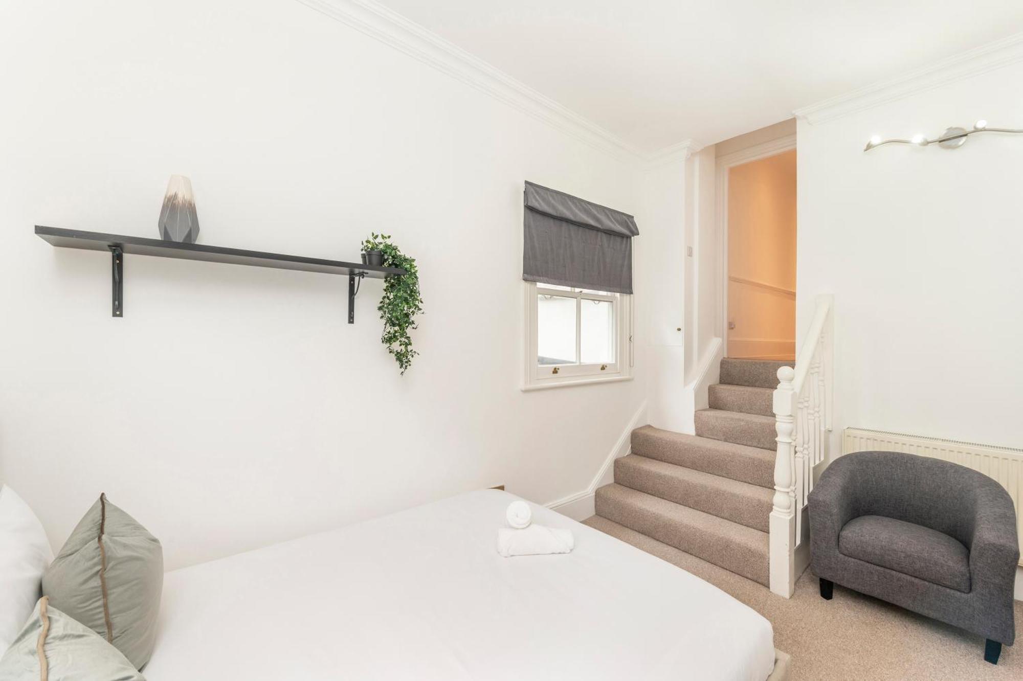 2 Min Walk Earls Court Station - Luxury 2 Bedroom Flat Londres Exterior foto